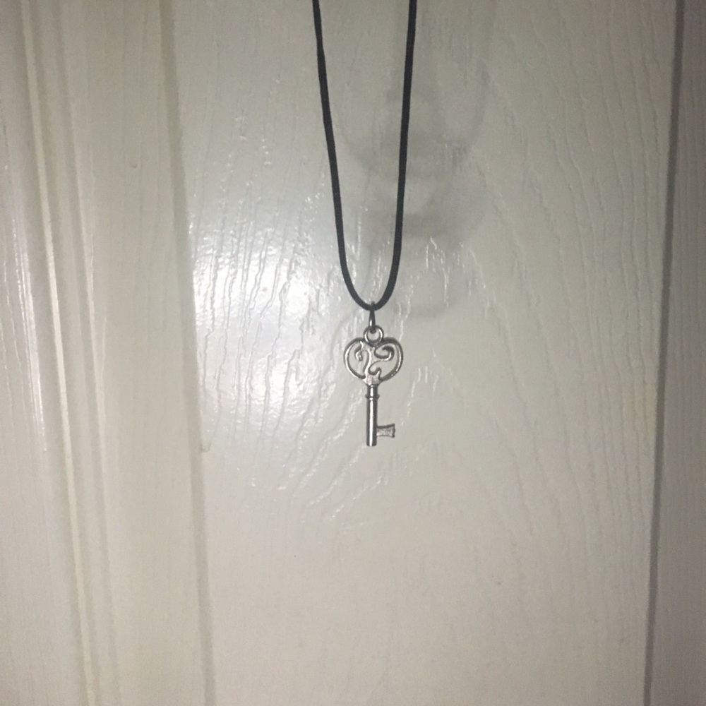 cute necklace and choker😍(gift with purchase)